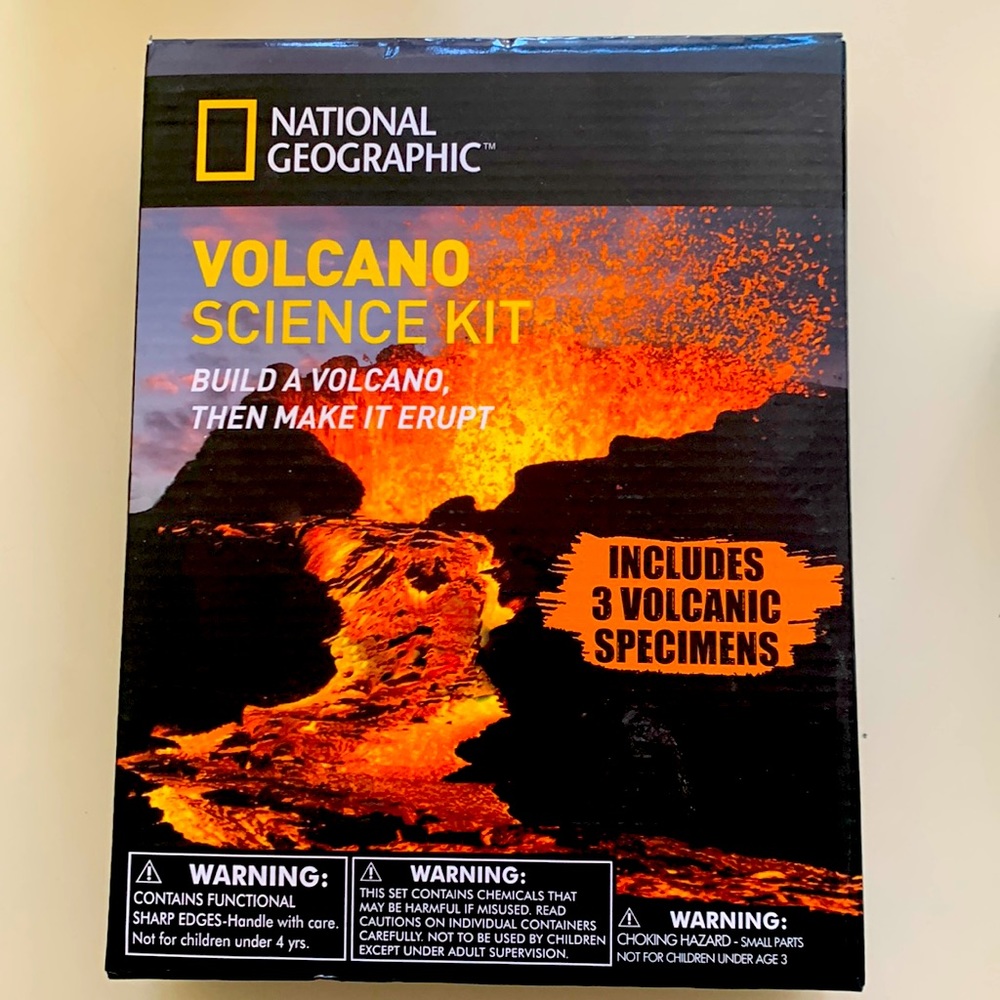 New NATIONAL GEOGRAPHIC Volcano Science Kit – Includes 3 Volcanic Specimens